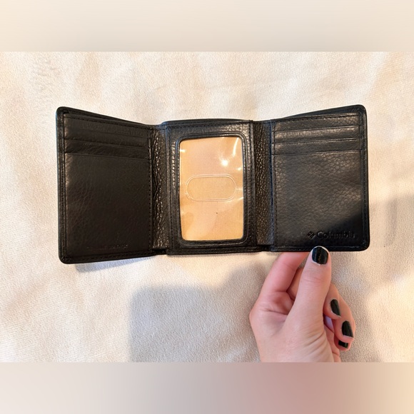 Columbia Black leather trifold wallet NWOT - Picture 7 of 7